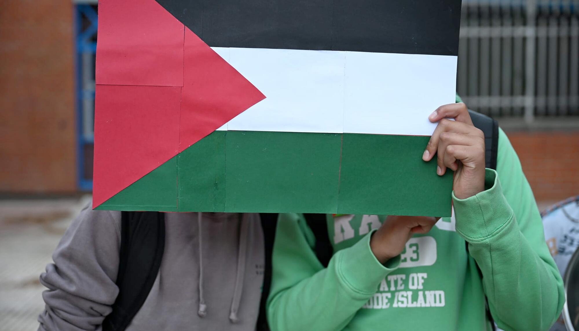 Concentración por Palestina en el colegio Palomeras Bajas 1